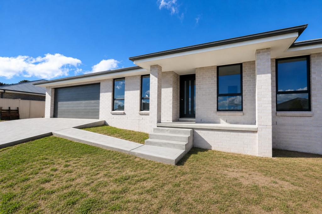16 JARDINE DR, EGLINTON, NSW 2795