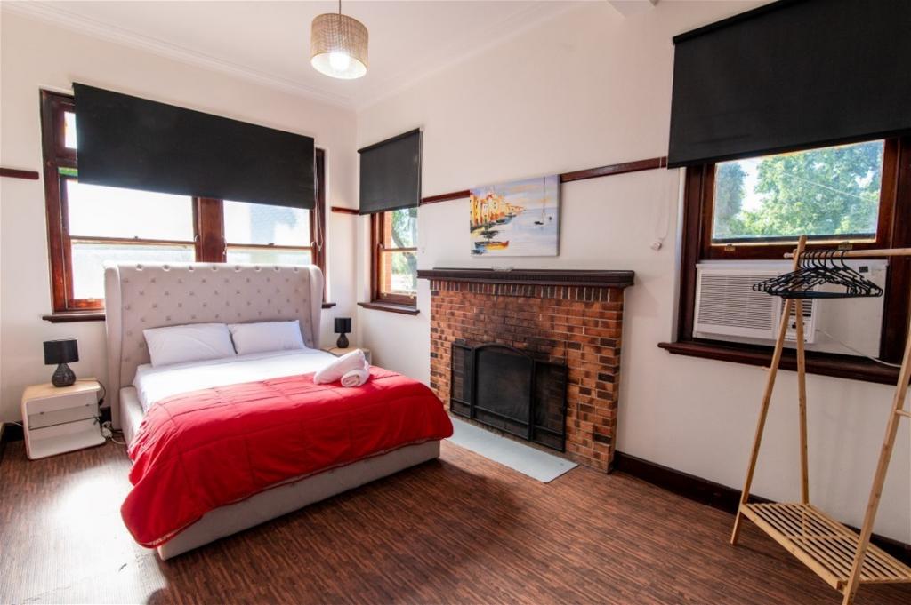 21 Devenish Rd, St James, VIC 3727