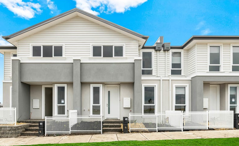 16 Pewter Walk, Clyde North, VIC 3978