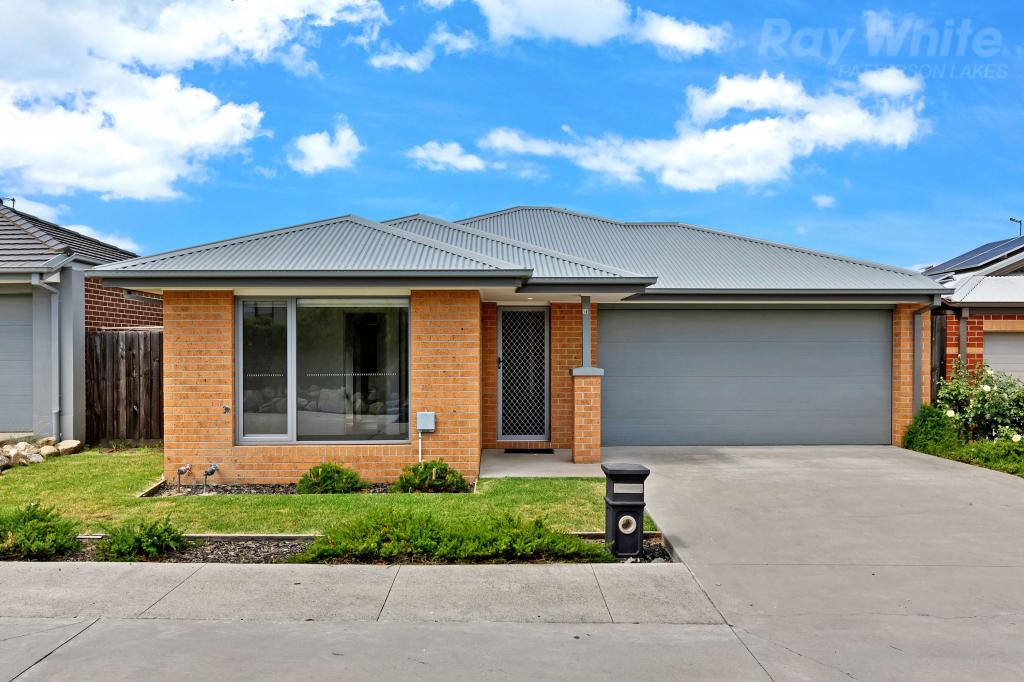 16 Cabernet Way, Pakenham, VIC 3810