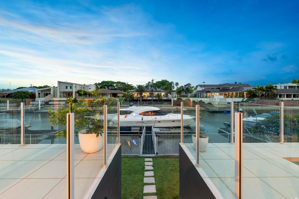 16 Boomerang Cres, Bundall, QLD 4217