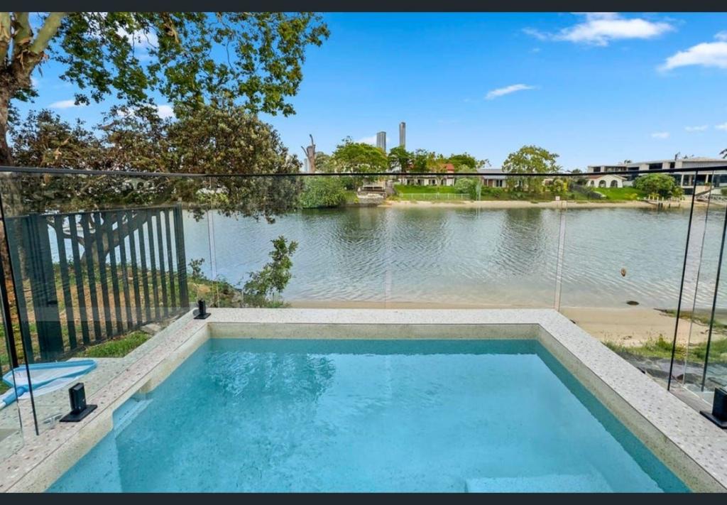 51 RUDD ST, BROADBEACH WATERS, QLD 4218