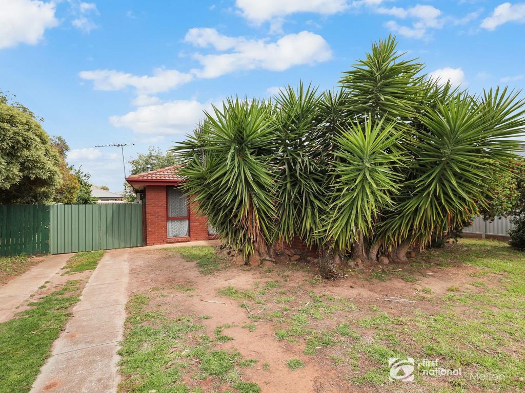 4 Flinders Rd, Melton South, VIC 3338