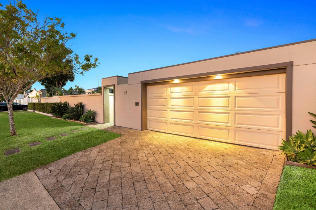 17 MACKAY CL, BUNDALL, QLD 4217