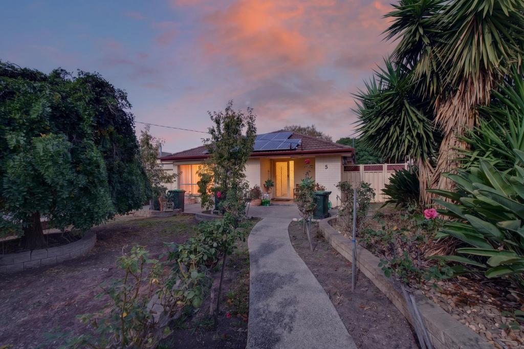5 Tollhouse Rd, Kings Park, VIC 3021
