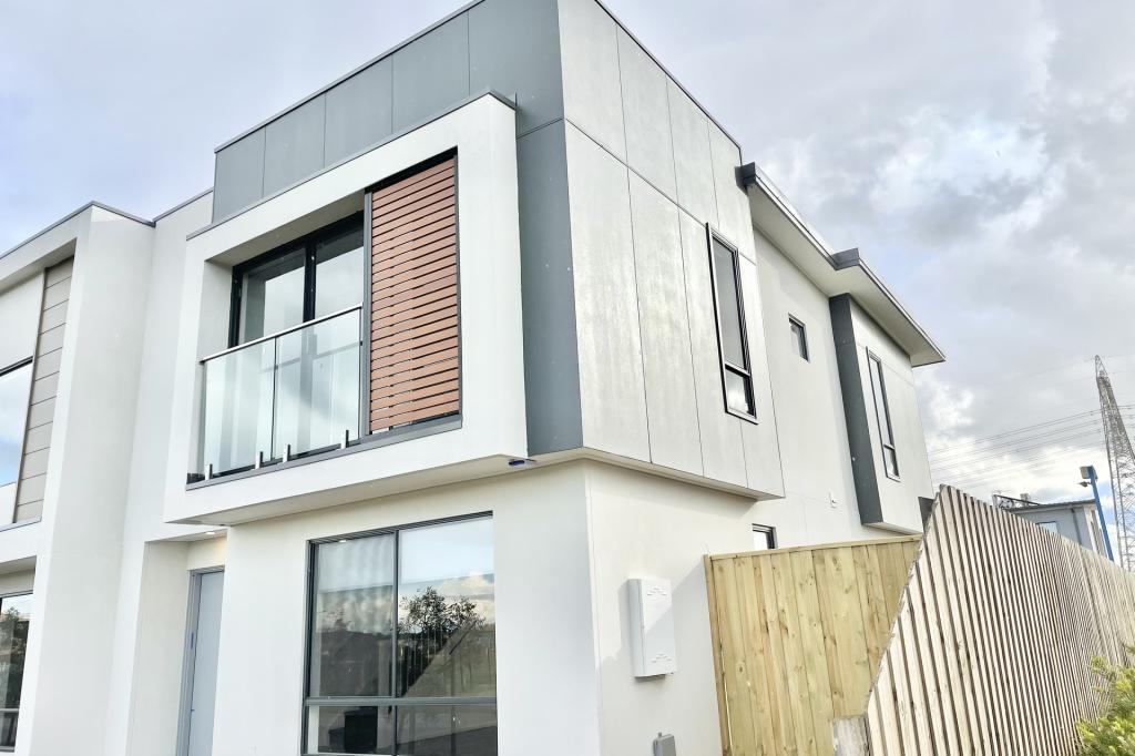 38 GREAVES AVE, DEANSIDE, VIC 3336