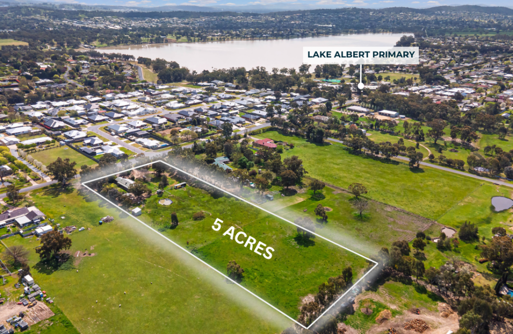 137 Main St, Lake Albert, NSW 2650