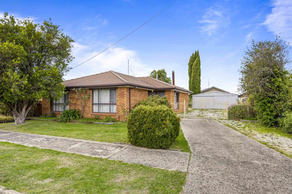 24 Lawrence St, Sebastopol, VIC 3356