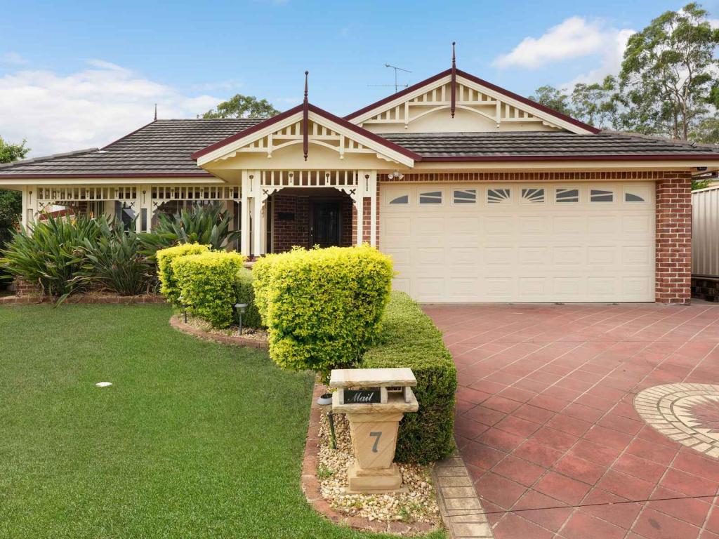 7 Gibbs Pl, St Helens Park, NSW 2560