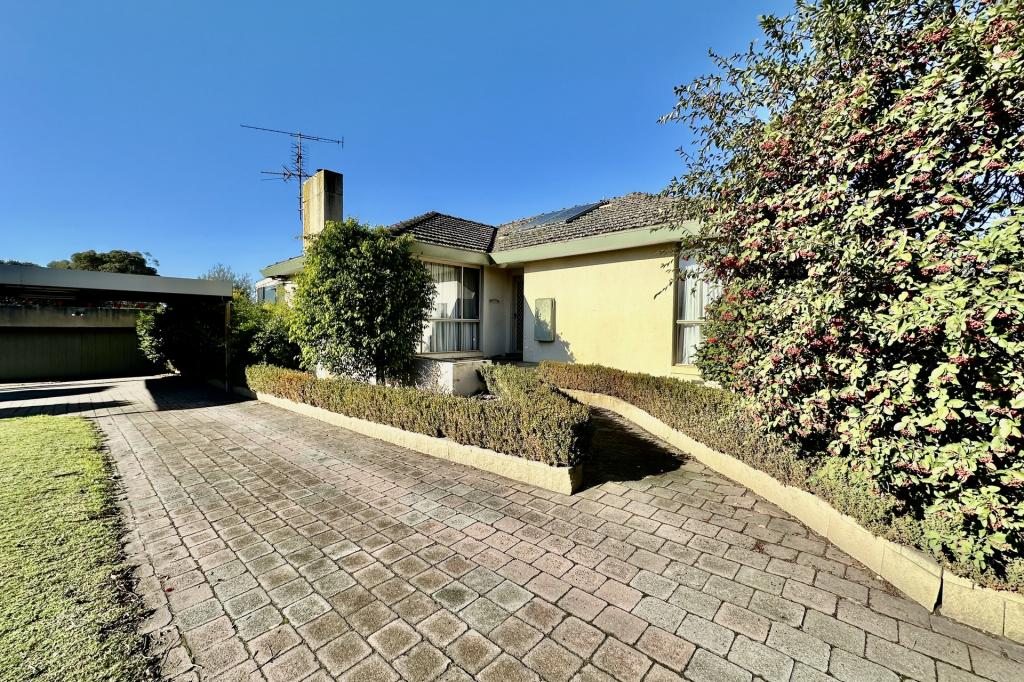 2 Clyde-Five Ways Road, Devon Meadows, VIC 3977