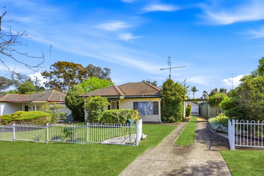 1 Phelps Cres, Bradbury, NSW 2560