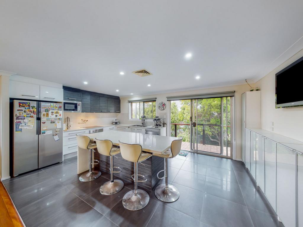 4 SAUTERNE ST, CARSELDINE, QLD 4034