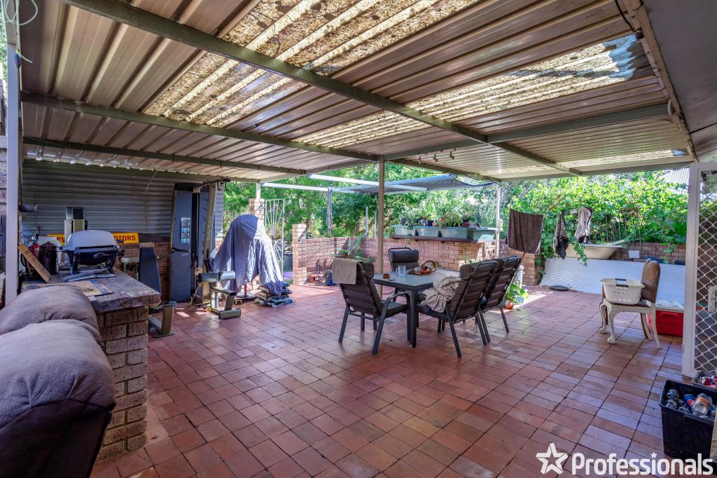 18 Ward Cres, Kelmscott, WA 6111