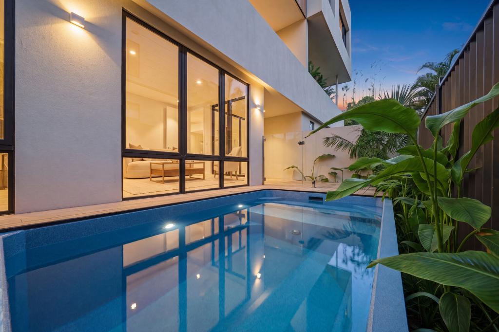 8 Avanti St, Mermaid Waters, QLD 4218