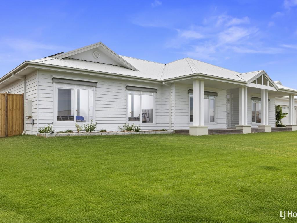 15 Colonnades Cct, Coronet Bay, VIC 3984