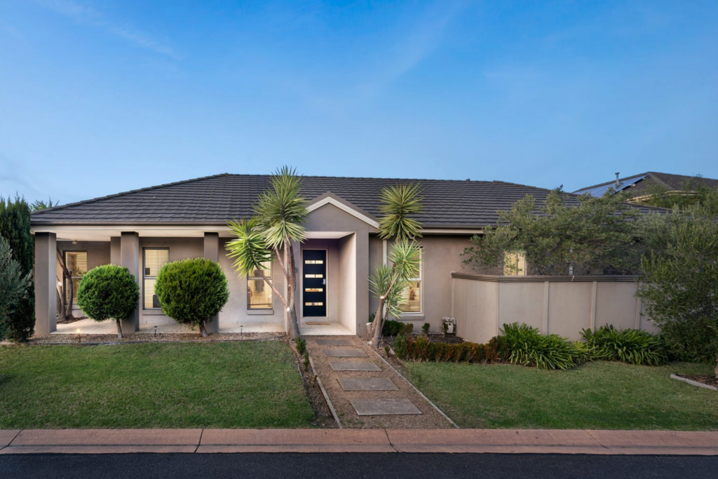 55 MIDDLE PARK DR, POINT COOK, VIC 3030