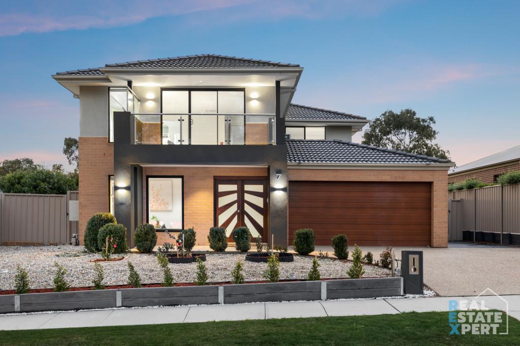 7 DAVIDSON ST, PAKENHAM, VIC 3810