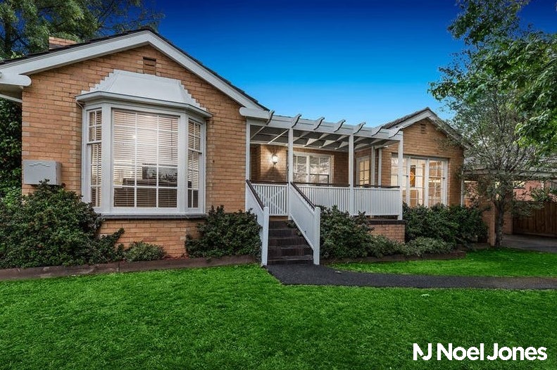 18 CAVALIER ST, DONCASTER EAST, VIC 3109