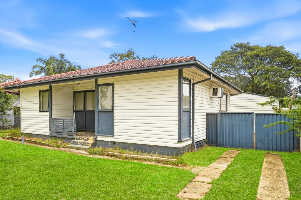 31 Sandakan Cres, Lethbridge Park, NSW 2770