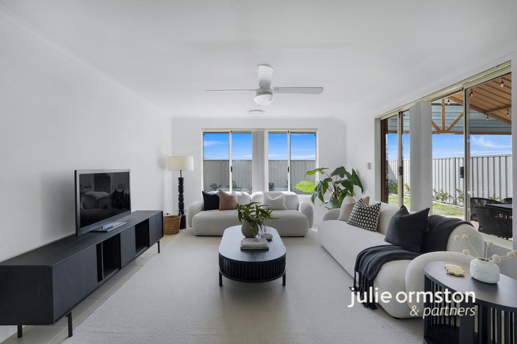 7 Bathurst Gdns, Darch, WA 6065