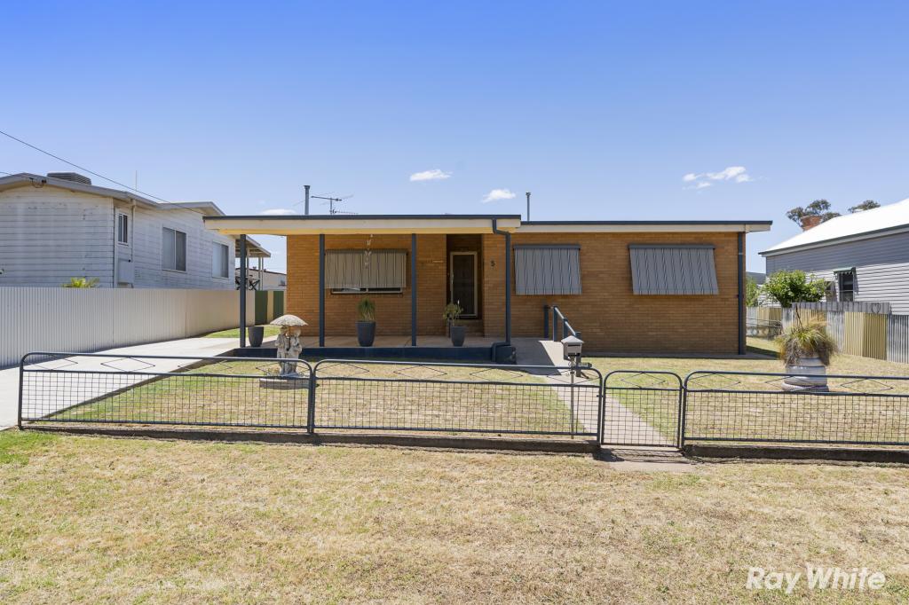 5 WARDLE ST, JUNEE, NSW 2663