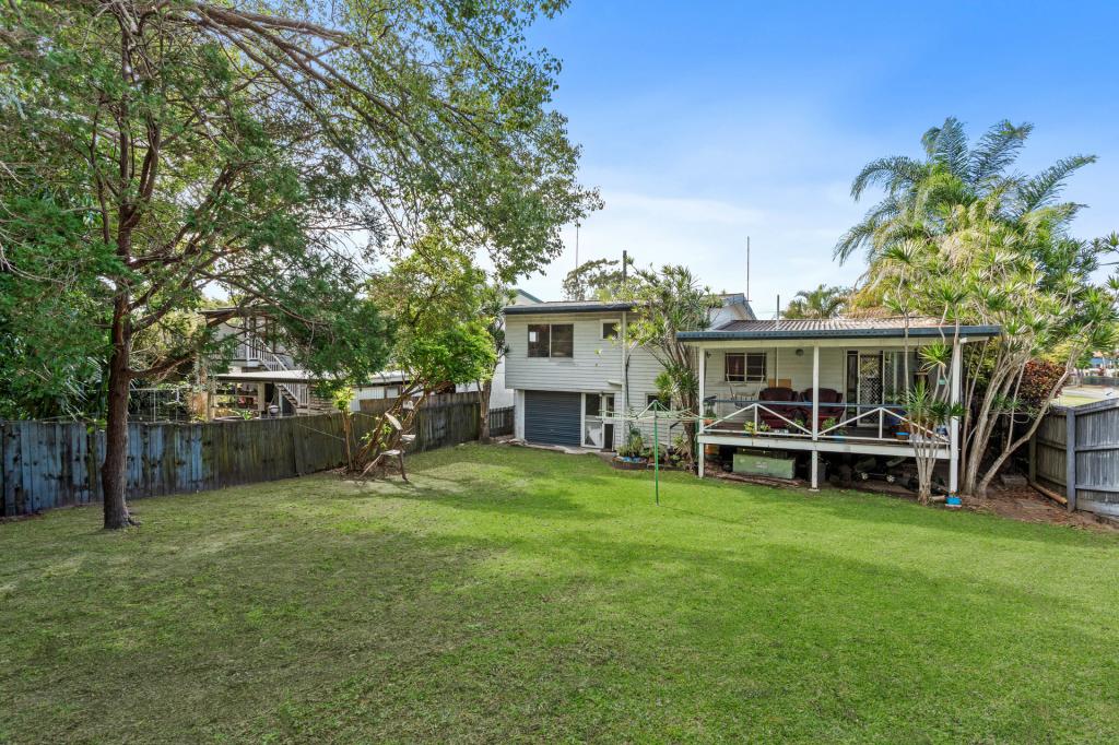2 Coral Ave, Labrador, QLD 4215