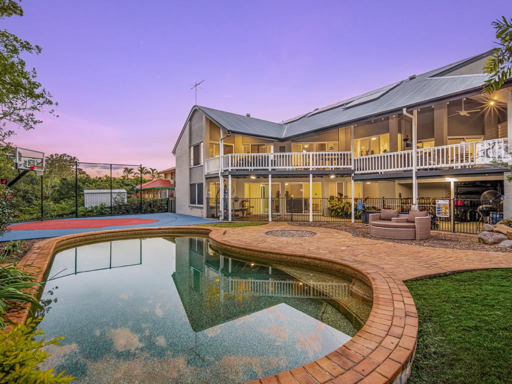 23 NGERINGA CRES, CHAPEL HILL, QLD 4069