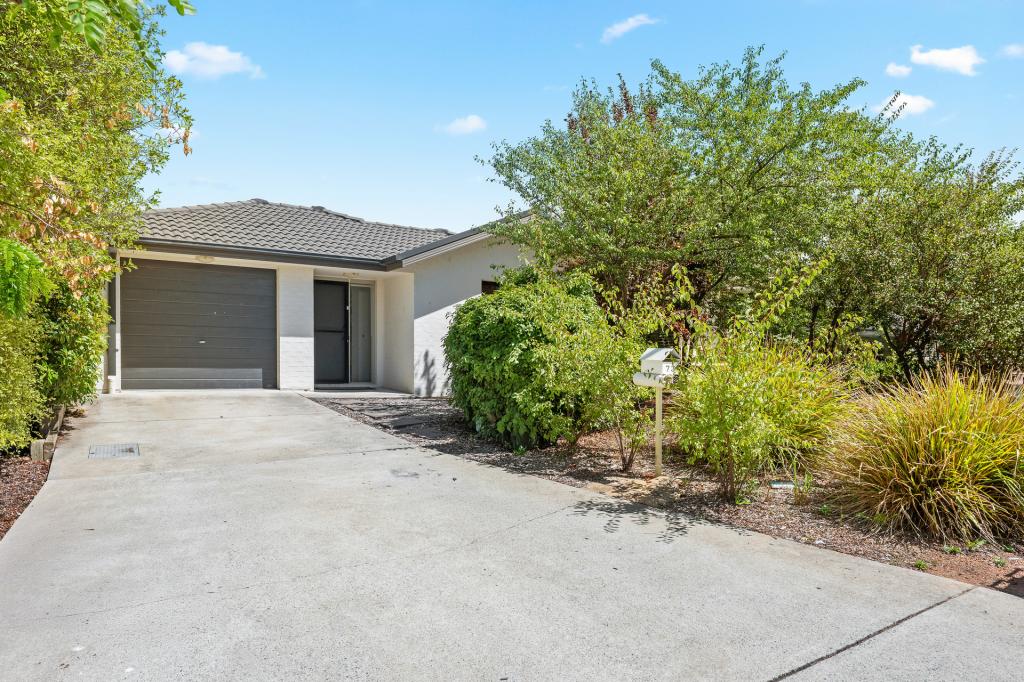 73 Wunderly Cct, Macgregor, ACT 2615