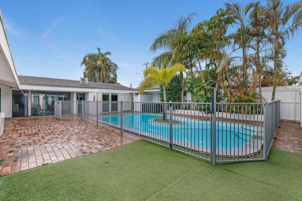 76 Salerno St, Isle Of Capri, QLD 4217