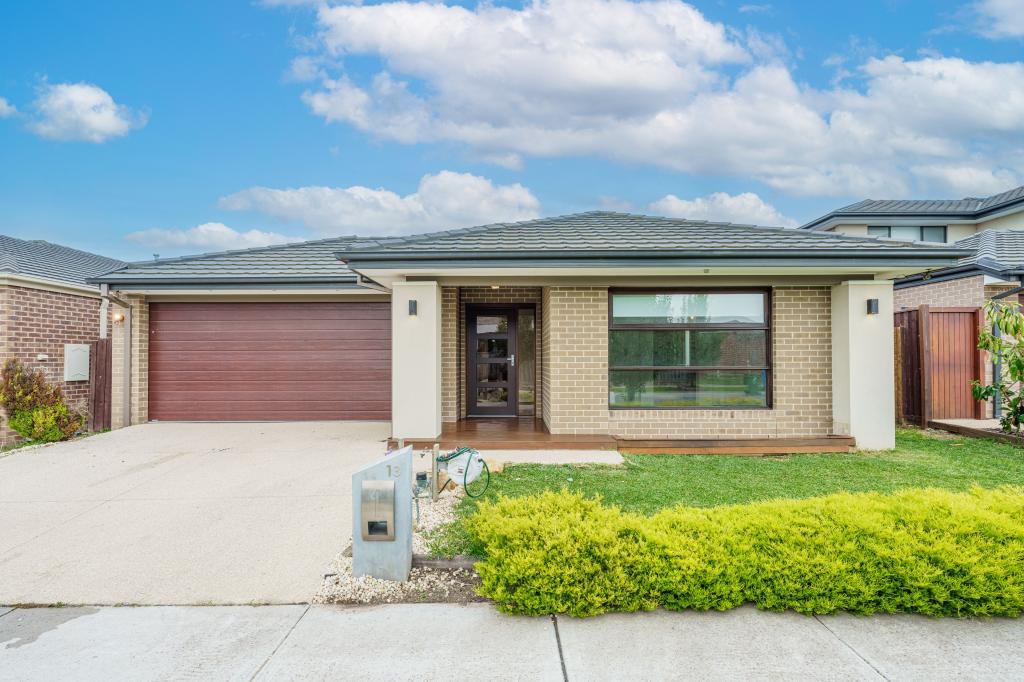 13 Yandra St, Clyde North, VIC 3978