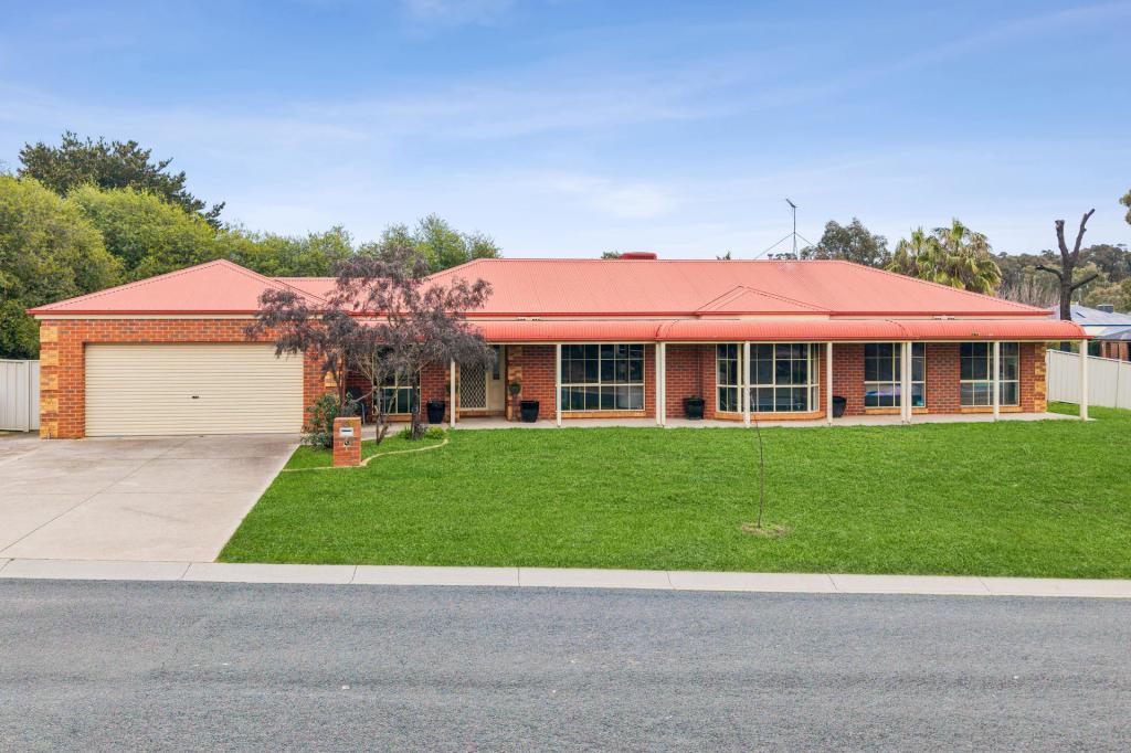 2 Goodenia Ave, Kangaroo Flat, VIC 3555