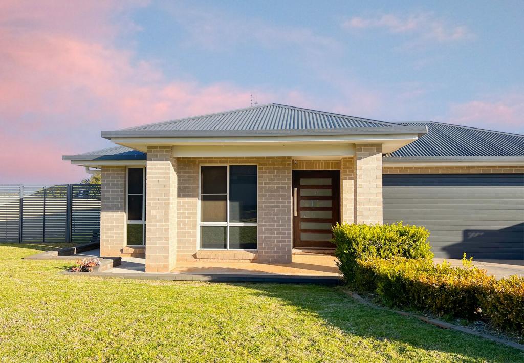 2 Camellia Pde, Parkes, NSW 2870