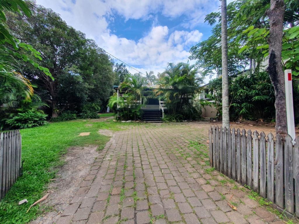 120 EUGAREE ST, SOUTHPORT, QLD 4215