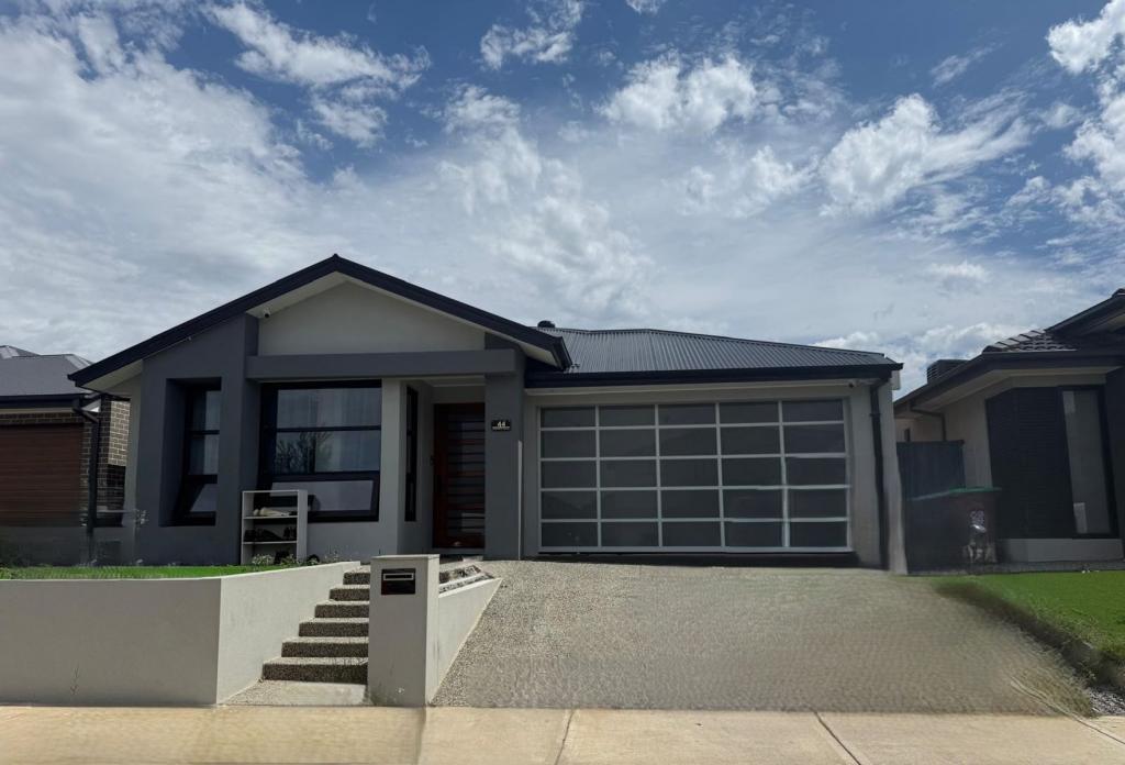 44 Borthwick Pde, Clyde North, VIC 3978