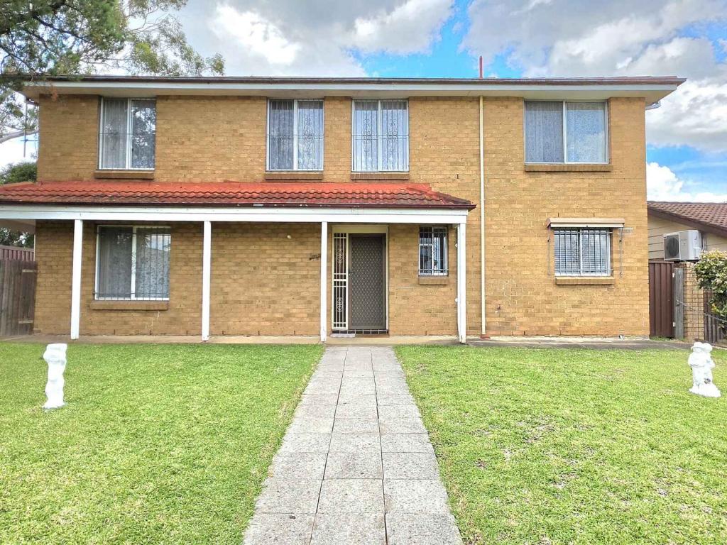 2 Lawley St, Bossley Park, NSW 2176