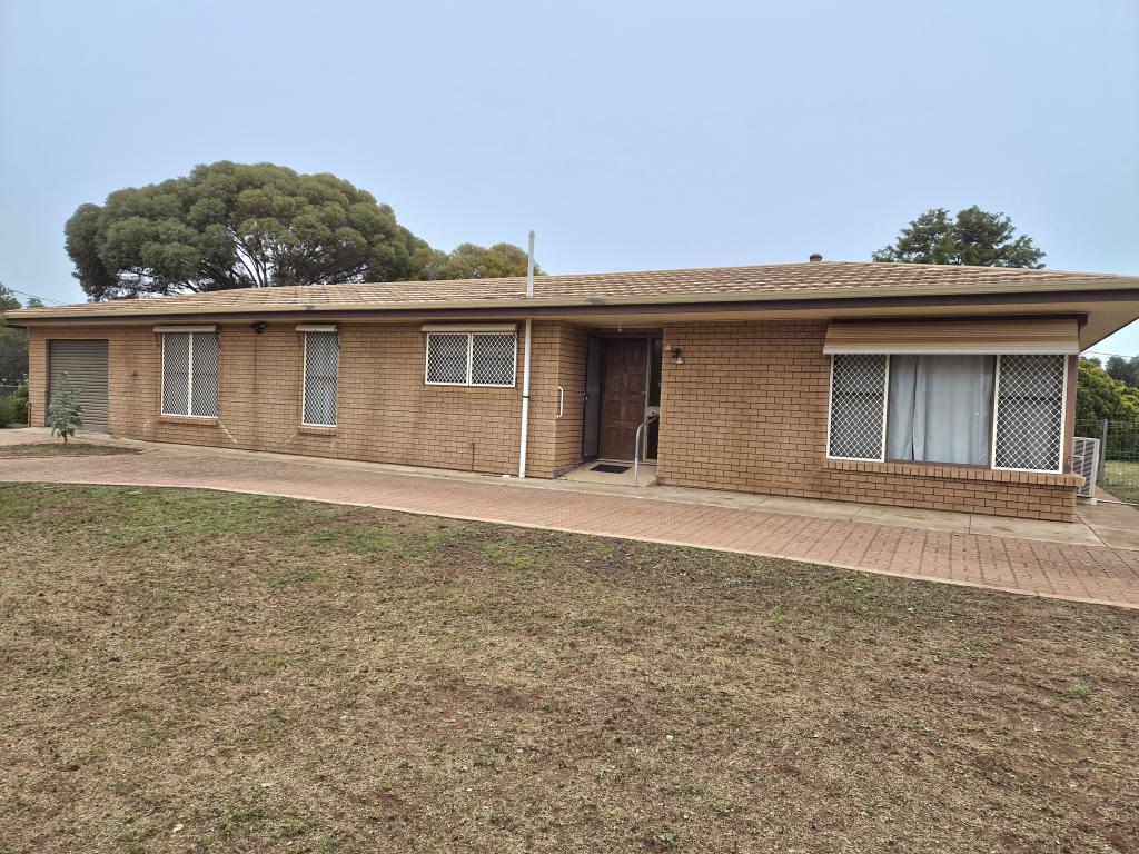 16 Fourth St, Orroroo, SA 5431