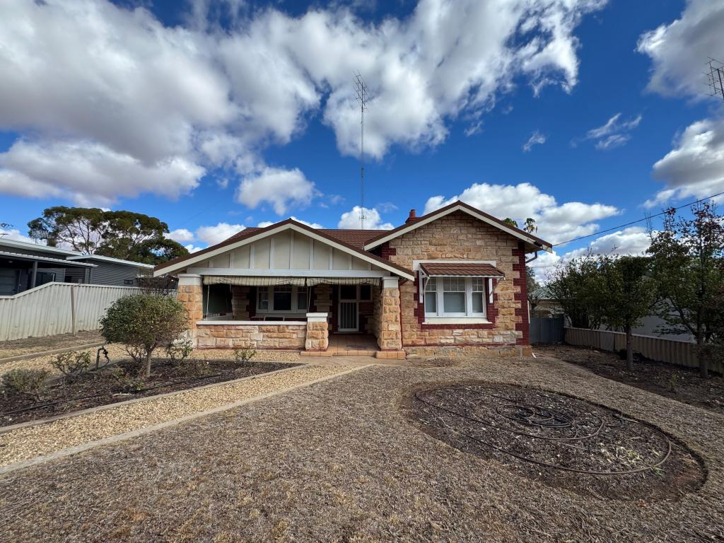 5 HENDERSON ST, WAIKERIE, SA 5330