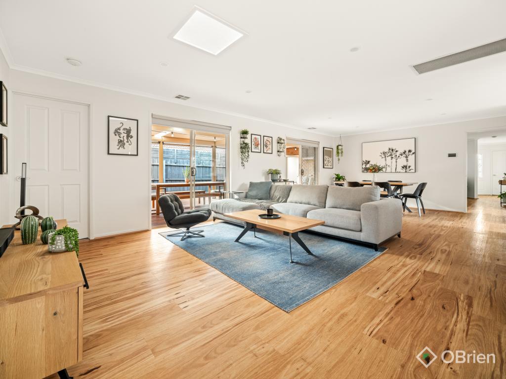 1 Garnet Cl, Skye, VIC 3977