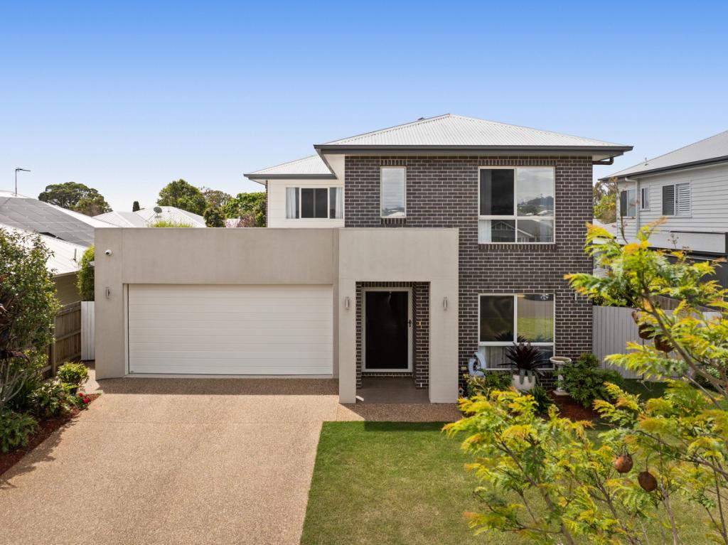 11 Lourdes St, Middle Ridge, QLD 4350