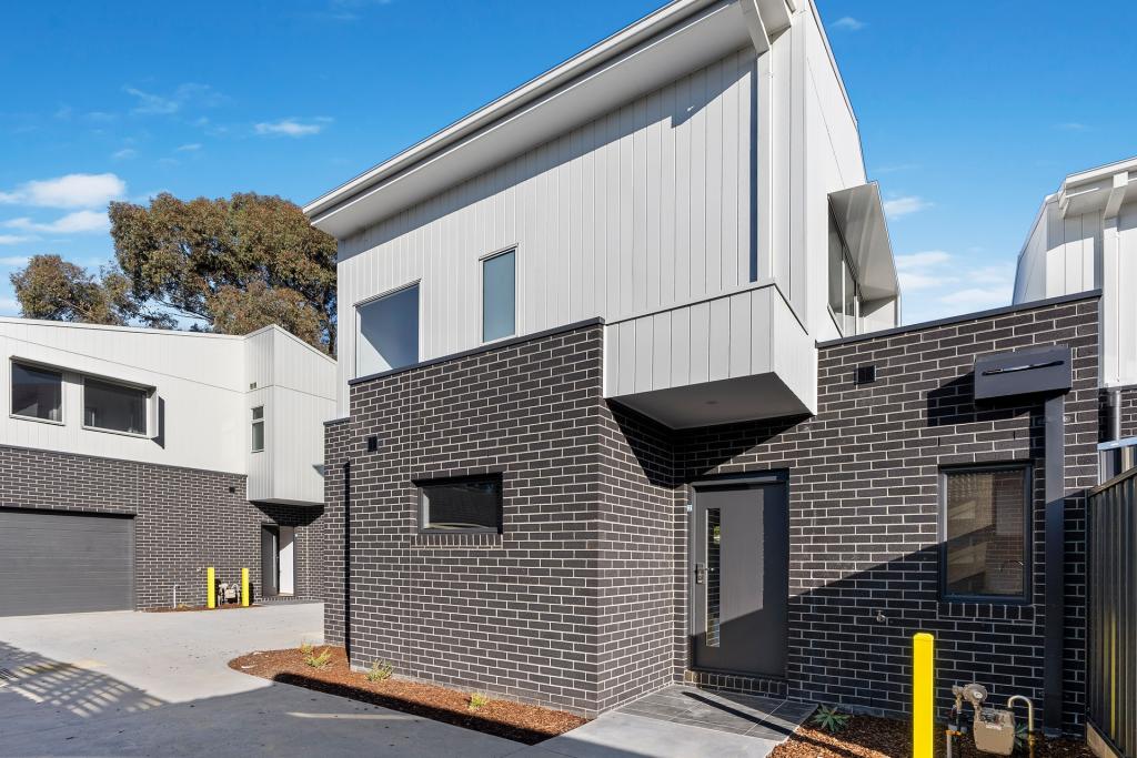 2/11 Paul St, Doncaster, VIC 3108