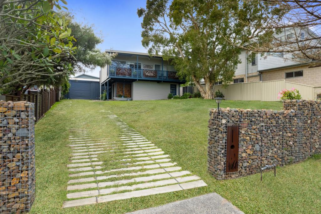 14 Soldiers Point Dr, Norah Head, NSW 2263