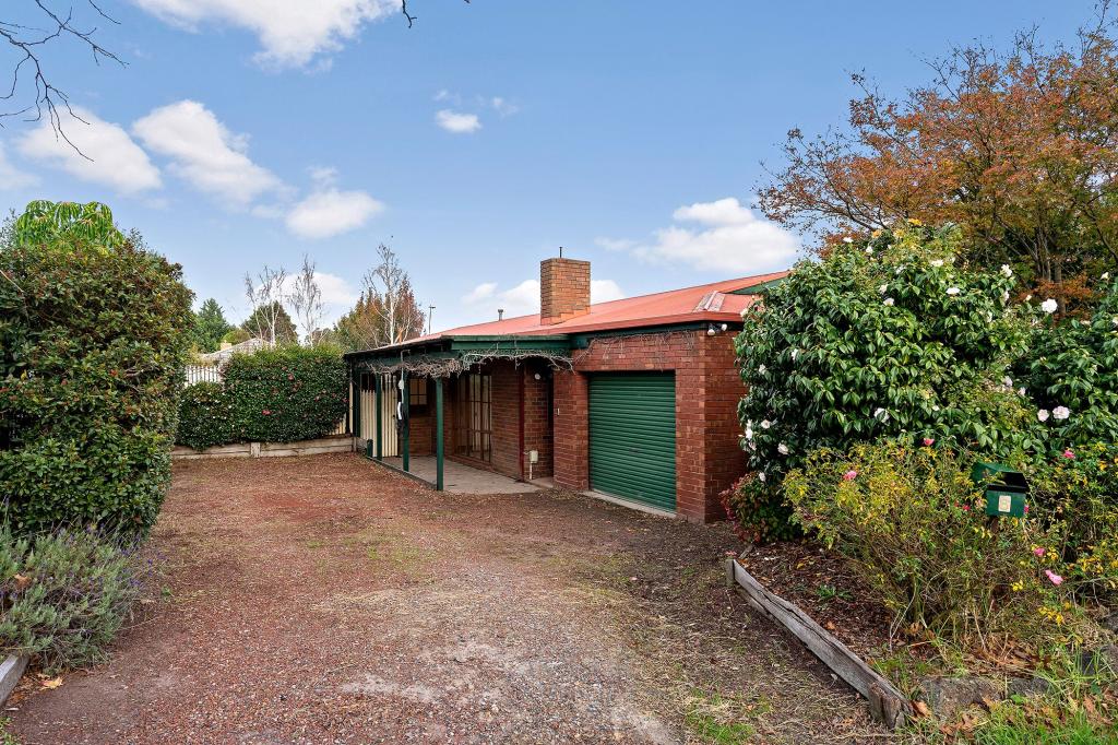 8 Cuneata Cl, Langwarrin, VIC 3910