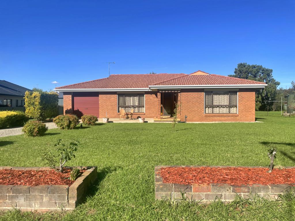 4 Willawong St, Young, NSW 2594