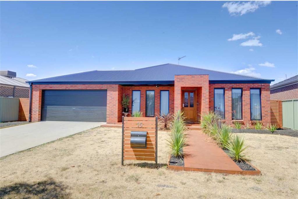 15 Lowry Cres, Miners Rest, VIC 3352