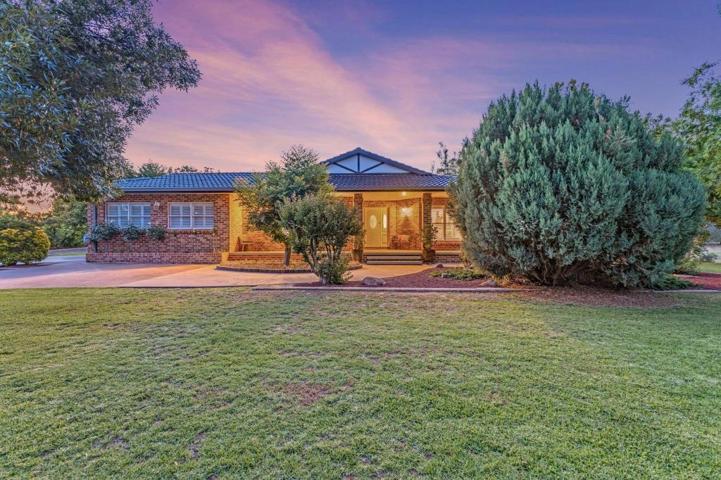 30 Billabong Cres, Parkes, NSW 2870