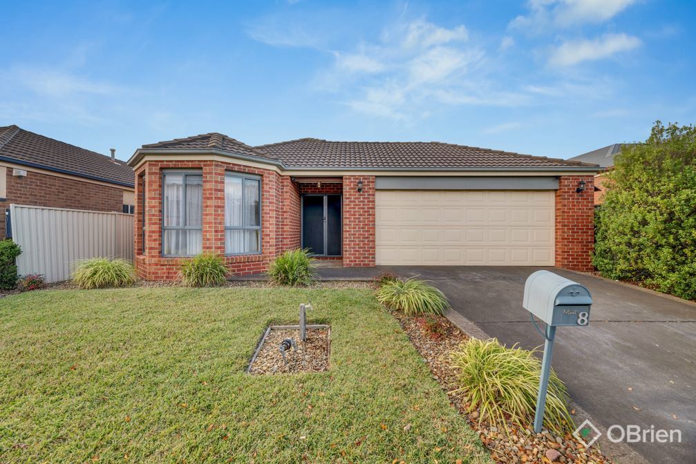 8 Edgbaston Pde, Caroline Springs, VIC 3023