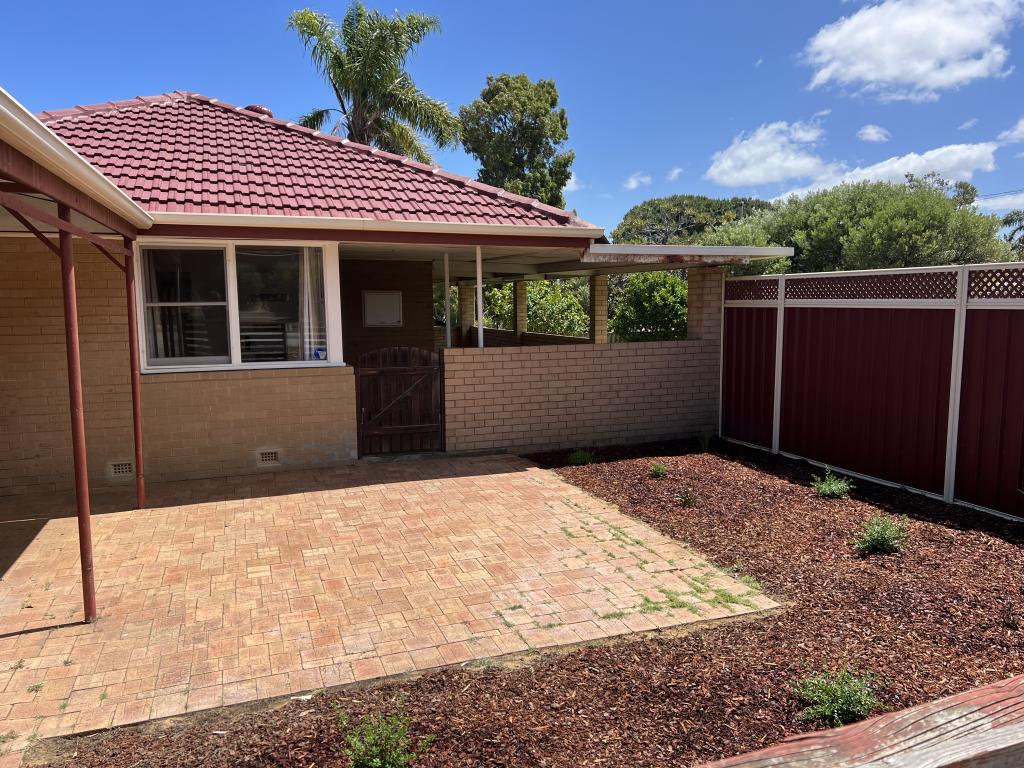 15 Hargreaves Rd, Coolbellup, WA 6163