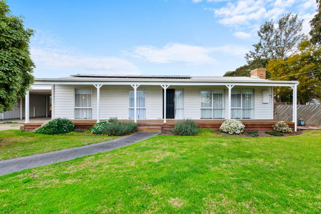 2 Rhodes Dr, Sale, VIC 3850