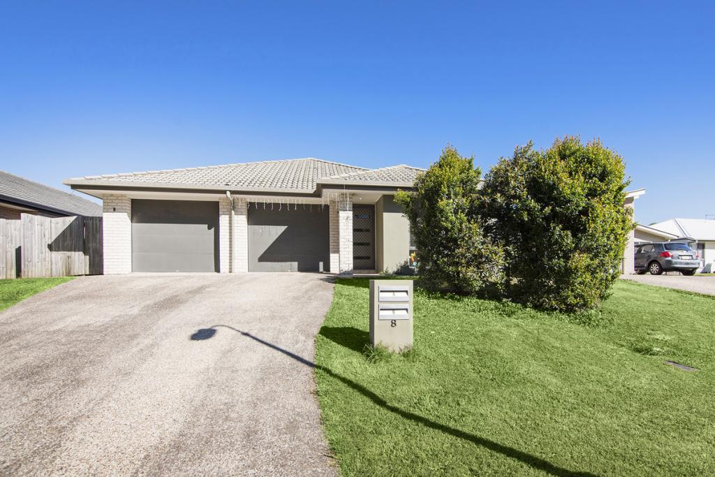 8 DUSK PL, CRESTMEAD, QLD 4132