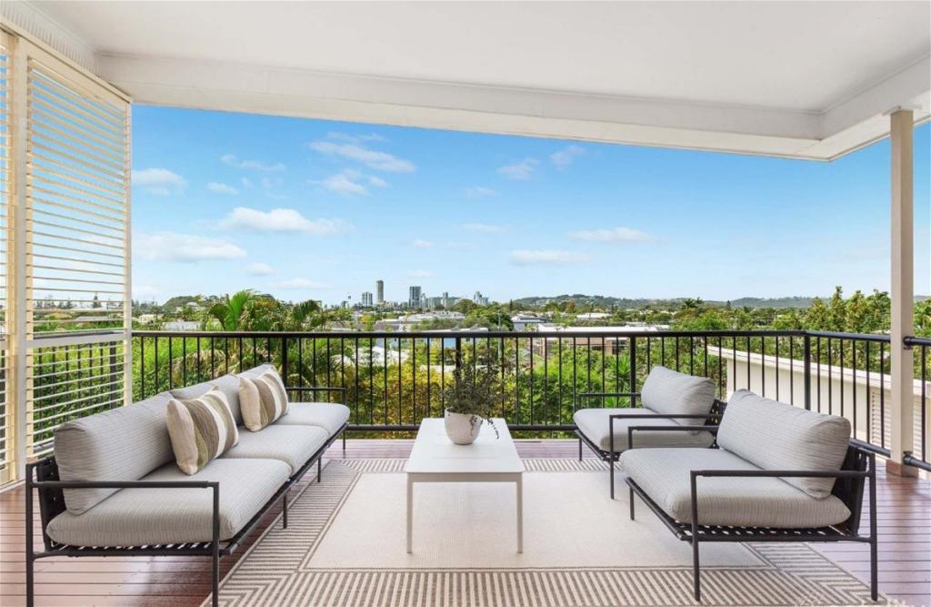 60 Hillcrest Pde, Miami, QLD 4220